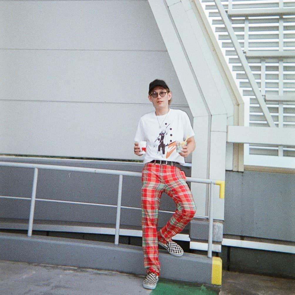 RYOUTAROUさんのインスタグラム写真 - (RYOUTAROUInstagram)「六道仙人モードのナルトTだってばよ  #goodmorning #fashion #ootd #mensfashion #写ルンです」9月29日 6時11分 - xx_ryoutachan