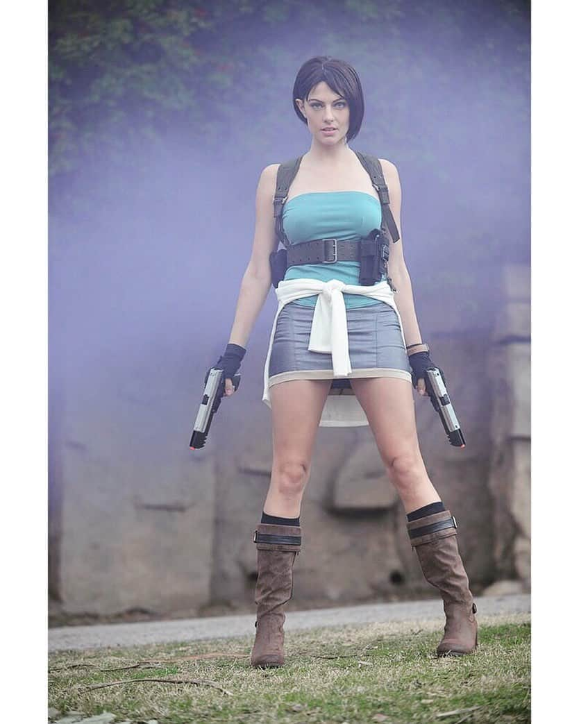 ジュリア・ボスさんのインスタグラム写真 - (ジュリア・ボスInstagram)「September 28th, daylight. The monsters have overtaken the city. Somehow, I'm still alive... . . . Photo by @gilphotography #jillvalentine #jillvalentinecosplay #jillception #residentevil #capcom #raccooncity #raccooncityoutbreak #raccoonincident」9月29日 7時08分 - juliavoth