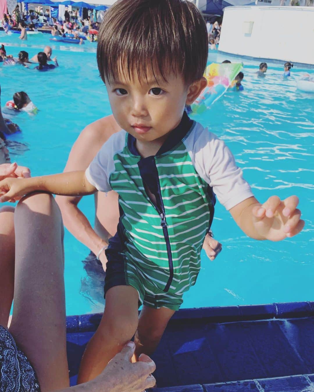 DaisukeNさんのインスタグラム写真 - (DaisukeNInstagram)「令和元年夏納め🏊‍♂️🌞 . . #pool #summer #summervibes #fam #family #son #kids #🌞 #🏊‍♂️ #👪」9月29日 7時38分 - da7suke