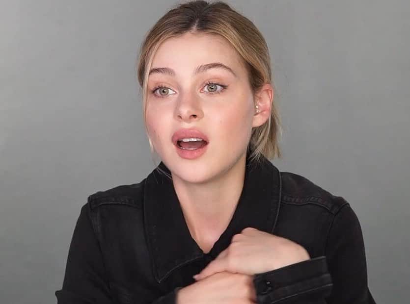 ニコラ・ペルツのインスタグラム：「should i chop my hair like this 🤷🏼‍♀️」
