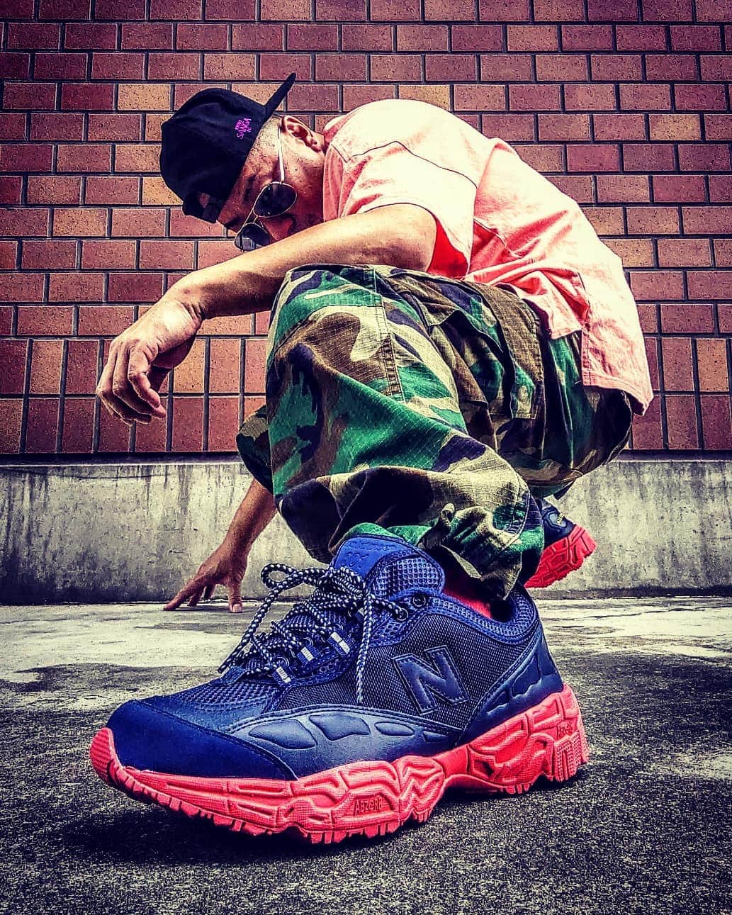 のインスタグラム：「NEWBALANCE × HERSCHEL のML801。普段スニーカーに興味のない中2の息子が「これ履きたい」とまさかのどハマり。  #キモ撮り #KIMODORI #NB #newbalance #ニューバランス #HERSCHEL #HERSCHELSUPPLY #ML801」