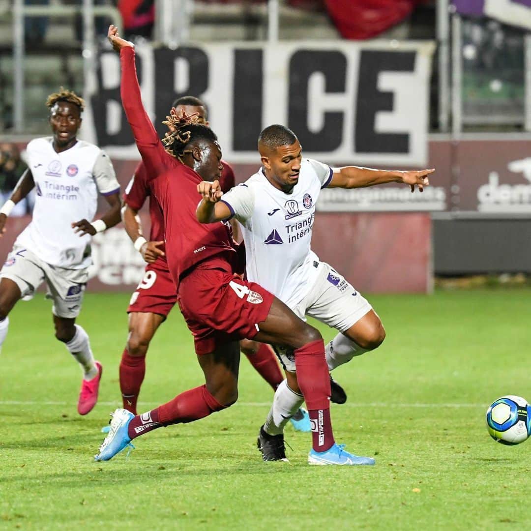 ウィリアム・ヴァンクールのインスタグラム：「💪🏾💪🏾 @toulousefc」