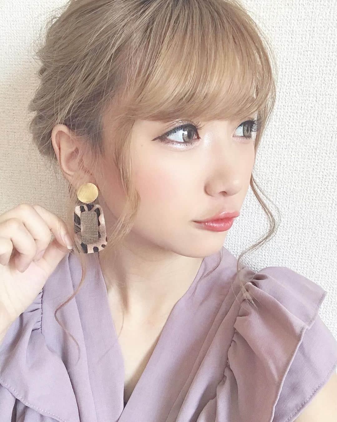 小倉里茉さんのインスタグラム写真 - (小倉里茉Instagram)「♡♡♡ . このイヤリングお気に入り♥️秋っぽくて可愛い✌🏻 @lattice_lessignes で買った！いつもアクセは latticeで買ってます！そしてピアスは一切 あいてません😂意外って言われるけど最強の 痛がり怖がりなので絶対あけませんｗｗｗｗ イヤリングでも今時可愛いの多いもんな😝💕 . . #instagood #instalike #followme #l4l #like4like #selfie #accessory #lattice #セルフィー #ラティス #レオパード #ヒョウ柄  #プチプラ #アクセサリー #プチプラアクセサリー #自撮り #りぱにゃん #アップスタイル #アップヘア #ヘアアレンジ #お洒落さんと繋がりたい .」9月29日 9時54分 - __ripanyan___