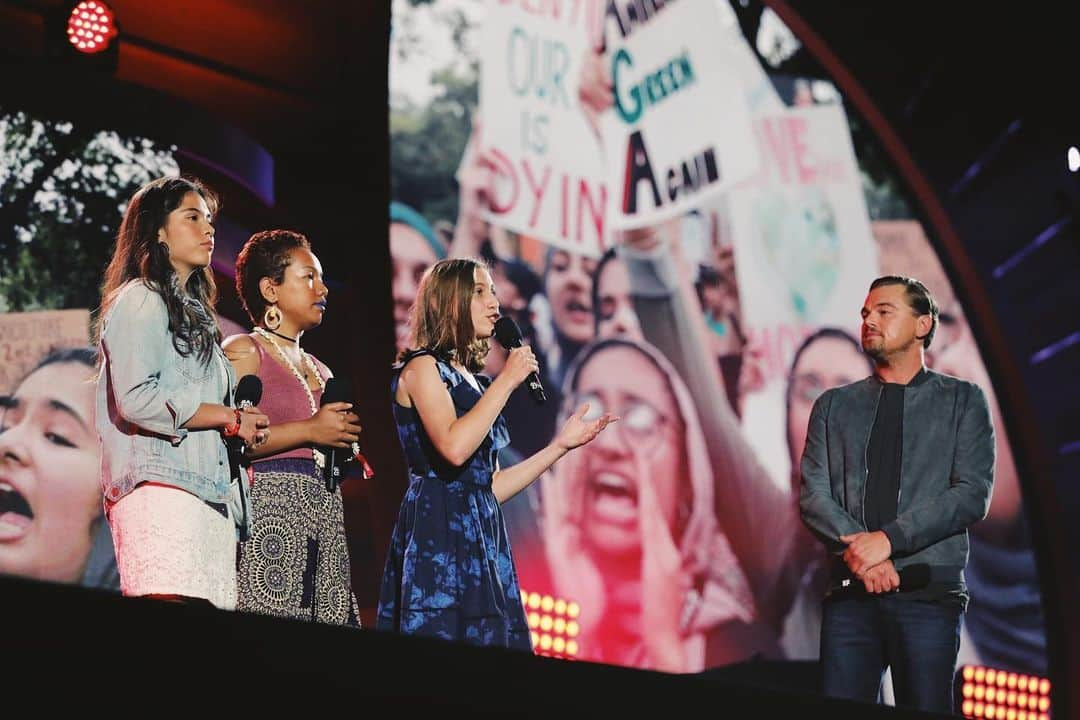 レオナルド・ディカプリオさんのインスタグラム写真 - (レオナルド・ディカプリオInstagram)「Last Friday, young people led the world in striking. An estimated six million individuals did more than just walk out of their schools and places of employment. They took a stand and said enough is enough. The time for inaction is over.  Today, I had the distinct and real honor of introducing Alexandria Villaseñor (@alexandriav2005), Xiye Bastida (@xiyebeara), and Selina Neirok Leem, true global citizens who are powering the climate change movement from the front lines — young people who give us hope that change is possible. These three young women are proving that you don’t have to be a politician, or an actor, to have your voice heard and to make a difference.  Join the movement — take action with @glblctzn and call on cities across the world to take urgent action to tackle the climate crisis: Link in bio.  #GlobalCitizenFestival #ClimateStrike #PowerTheMovement  Photo: @pipcowley @glblctzn」9月29日 10時09分 - leonardodicaprio