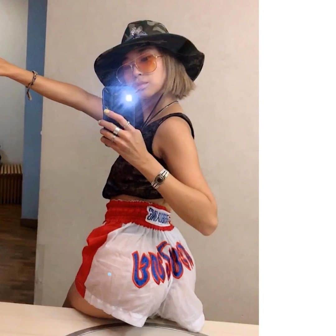 YUAのインスタグラム：「I liKe Thai boxing pAnts🏅🏅」