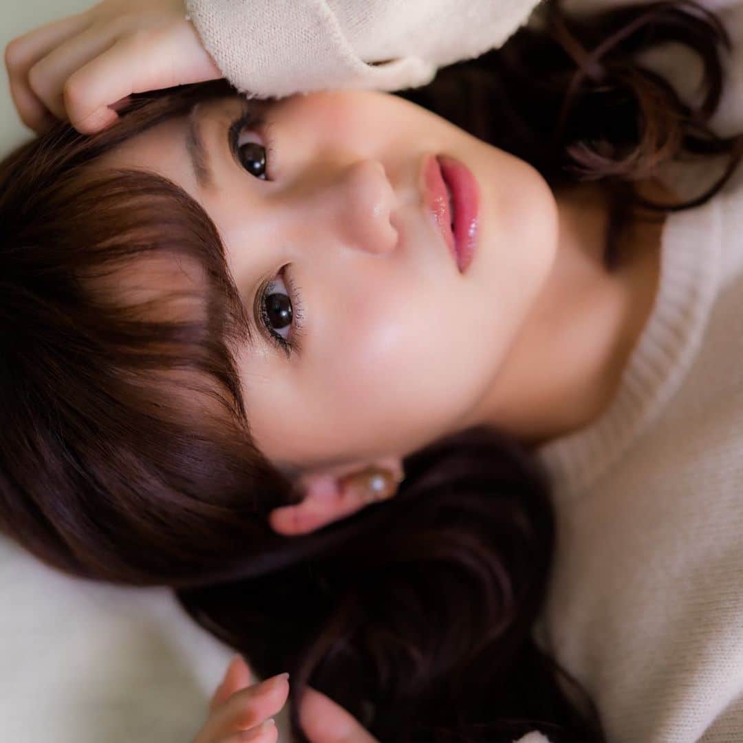 河村友歌のインスタグラム：「めちゃめちゃ顔面アップだから、 これ投稿した時にどんな見え方になるのかわかんないけどとりあえず載せてみよっと。。。」
