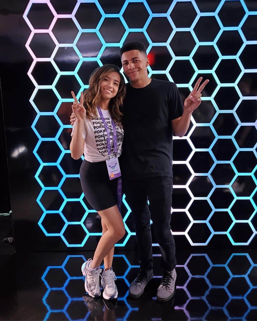 Pokimaneさんのインスタグラム写真 - (PokimaneInstagram)「had a lil reunion with myth, leave a comment if you remember the good ol’ fortnite duo games 🎮 ⁣ ⁣ ⁣ ⁣ ⁣ thanks to @samsungmobileusa for hosting the panel #samsungpartner 😊」9月29日 11時34分 - pokimanelol