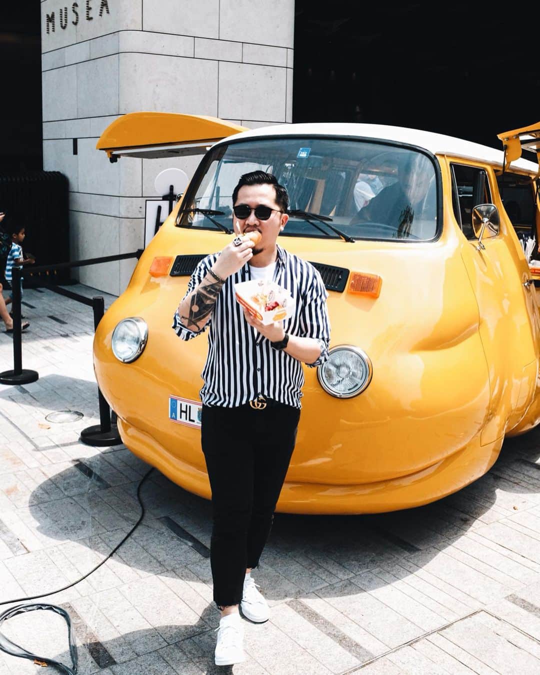 s ᴇ  ɴ ᴋ ᴄさんのインスタグラム写真 - (s ᴇ  ɴ ᴋ ᴄInstagram)「💛💛💛 That’s how a feijai kickstarts his 4-day long weekend 🌭🌭 at @k11musea the Silicon Valley of Culture! #seanalogue #K11MUSEA #SiliconValleyOfCulture #ErwinWurm #MUSEAeat #HotDogBus @k11MUSEA @adriancheng #TheButchersClub #GreenCommon #BeyondMeat #HotDog #ButchersHotDog @buzz.agency .」9月29日 11時37分 - seankc