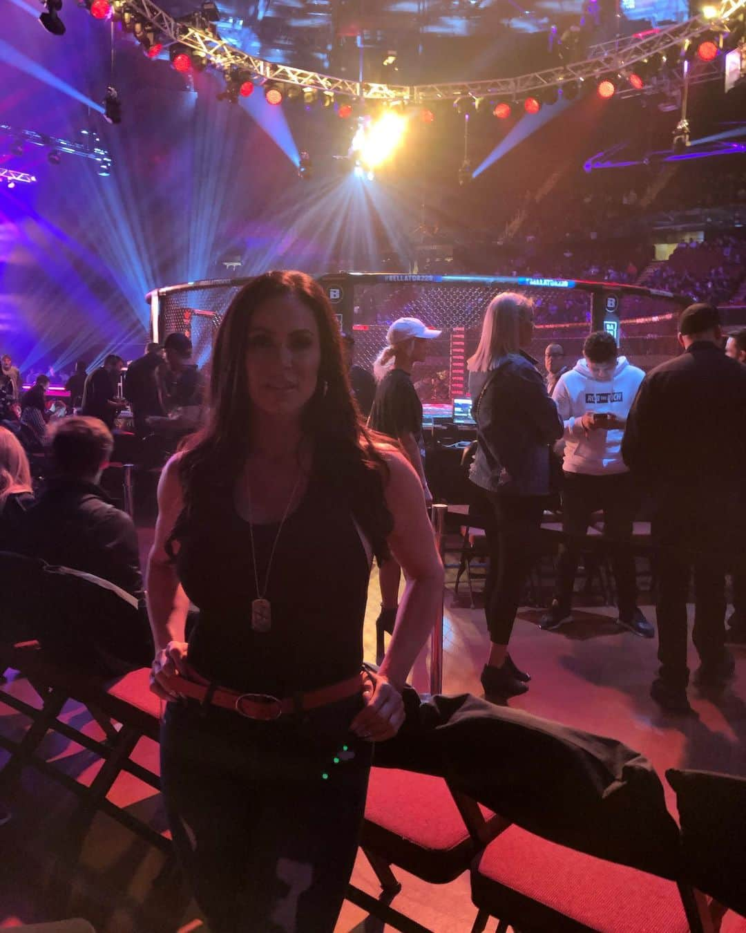 Kendra Lustさんのインスタグラム写真 - (Kendra LustInstagram)「At #Bellator228 #losangeles #theforum #mma 👊🏻 thank you @bellatormma for a great night!」9月29日 11時40分 - kendralust