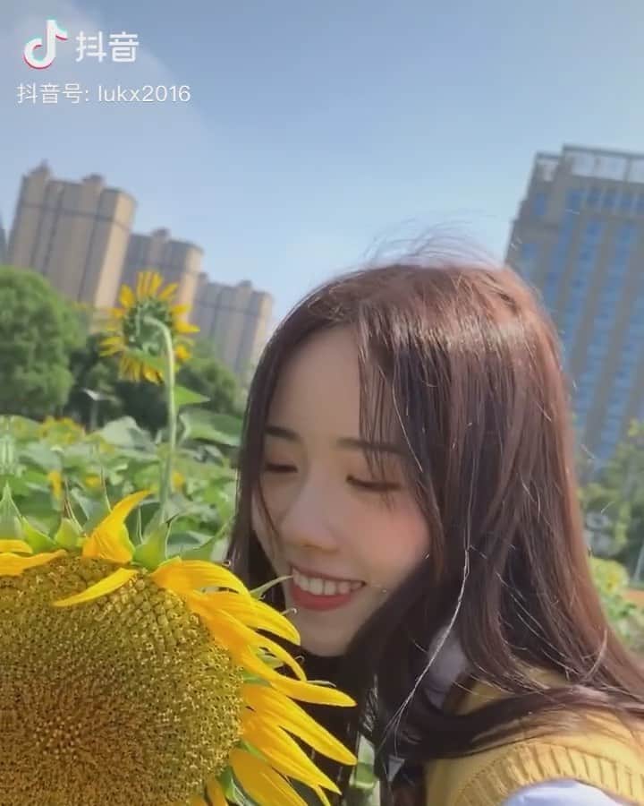 中華美女のインスタグラム：「今回紹介するのはlukxさん。 ファン数は4万人。 可愛いと思ったらいいね👍して頂けると嬉しいです！ #中華美女」