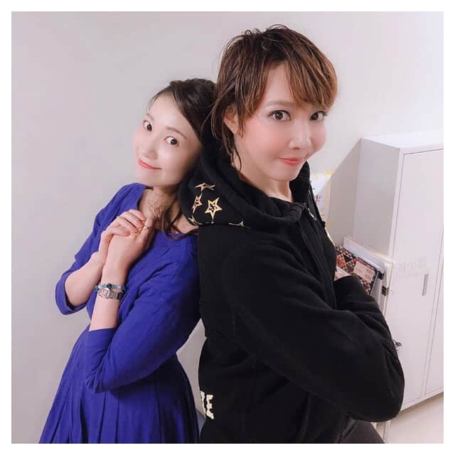 夢咲ねね（赤根那奈）さんのインスタグラム写真 - (夢咲ねね（赤根那奈）Instagram)「· 昨日、『ファクトリーガールズ』観させていただきました✨ 女性が主役の女性目線で描かれた作品で、キャストの皆さんのパワフルでエネルギッシュに前へ進んでいく姿に感動しました。 ちえさん💛 ソニンちゃん💛 みりおん💛 そして、客席でちゃぴにも会うことができて、 (しかもこの日は、電車の中で蘭ちゃんにも遭遇するという奇跡も起きました😍 れなさんは、地方公演中🍄) なんだか懐かしくて、ちえ様を囲んで❤️ · #ファクトリーガールズ #赤坂アクトシアター #ミュージカル  #柚希礼音さん #ソニンちゃん #実咲凜音  #観劇 #愛希れいか #蘭乃はな #遭遇  #愛加あゆ  100周年から5年経ってるんですね😳 早いものです☺️」9月29日 11時55分 - yumesaki__nene