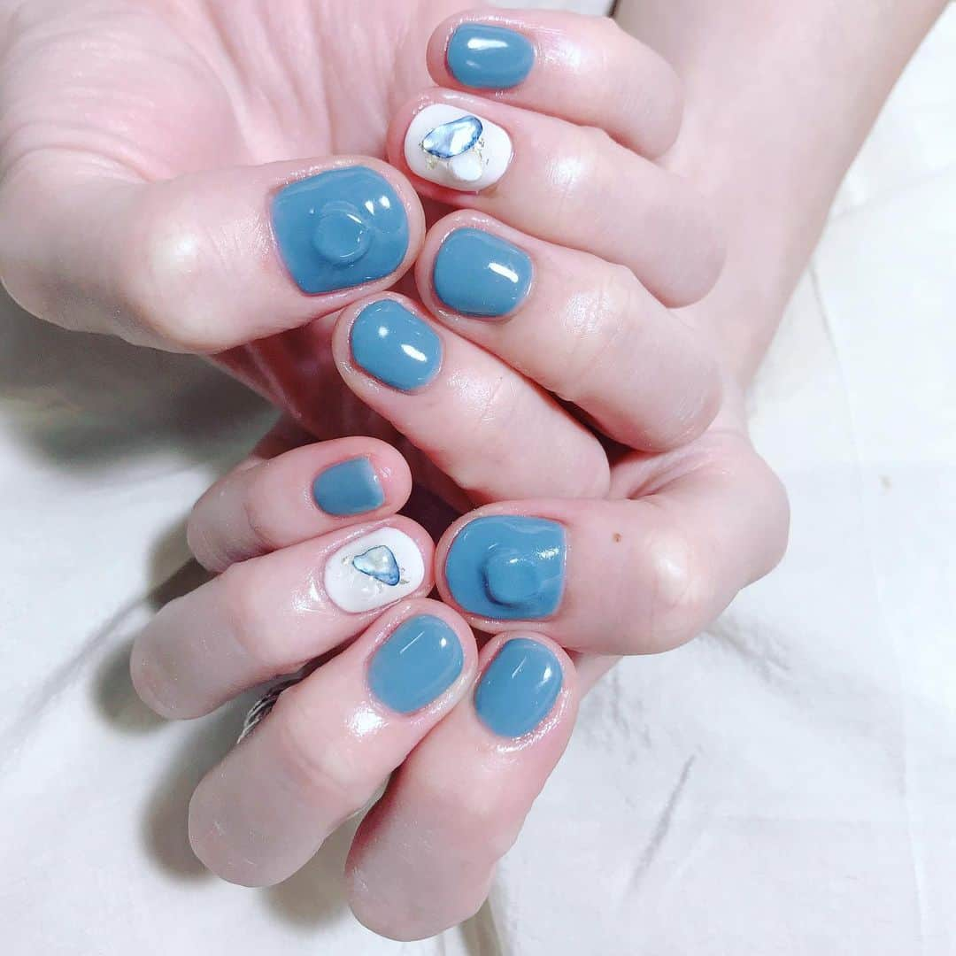 山内あいなさんのインスタグラム写真 - (山内あいなInstagram)「🦋💎💠💙 #nail #くすみカラー #くすみネイル #肌が白く見える #chiekonakayama  #いつもありがとうございます」9月29日 12時08分 - ainayamauchi3131