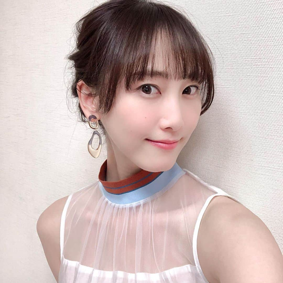 松井玲奈さんのインスタグラム写真 - (松井玲奈Instagram)「切った前髪はこんな感じ。 メイクさんにメイクしてもらったから、キランとしてます。 どうなんだろう？そわそわします。 #前髪 #ぱっつん前髪」9月29日 12時02分 - renamatui27