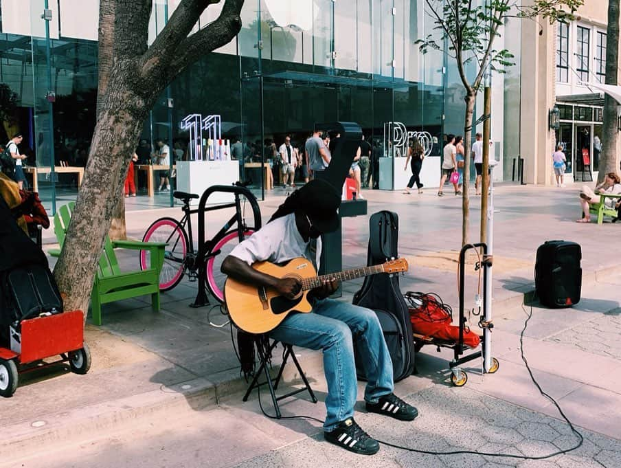 橘佳奈さんのインスタグラム写真 - (橘佳奈Instagram)「🎻🎸💃🎷🎙 #こんな自由な道がずっと続いてた #losangeles #LA」9月29日 12時10分 - tachibana__kana