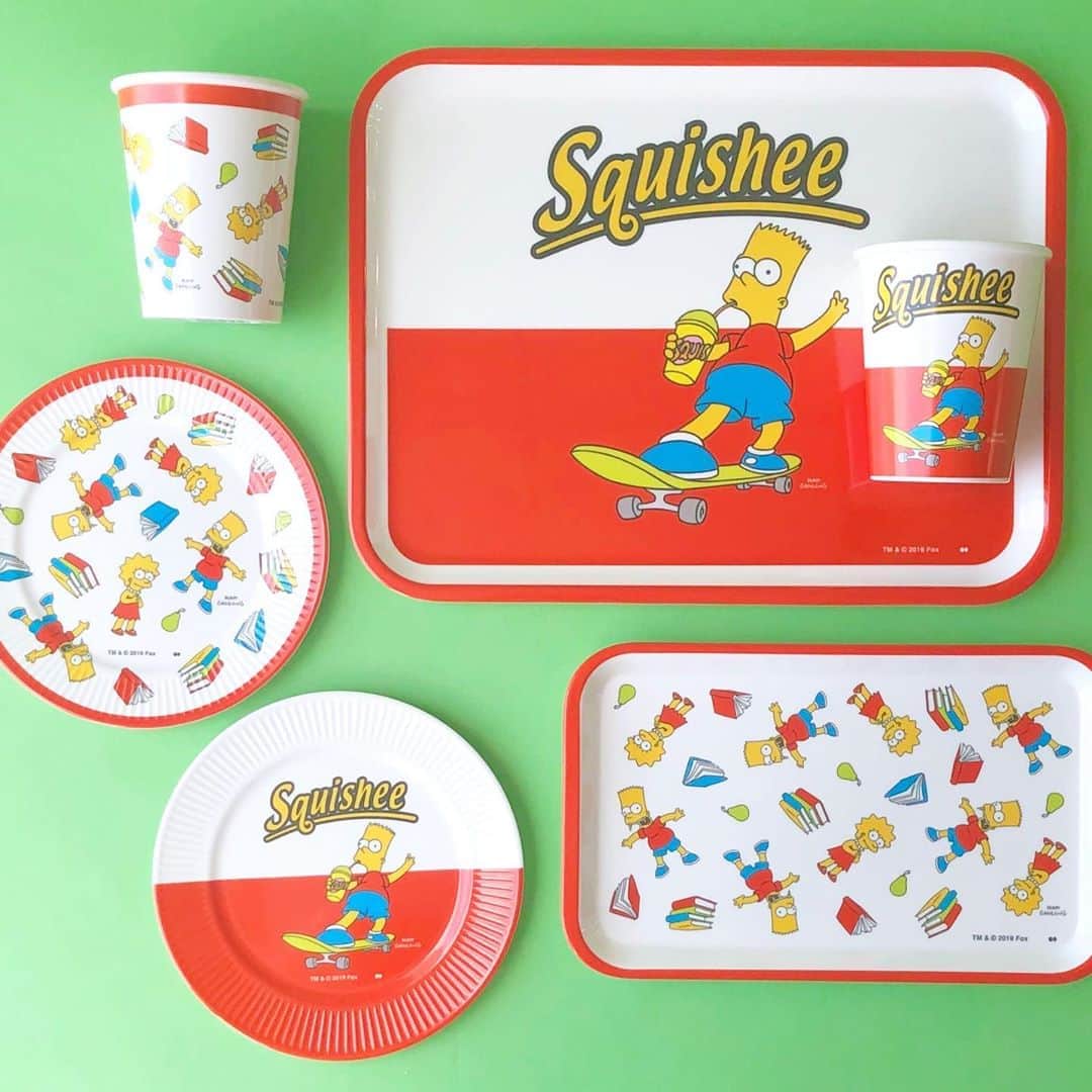 のインスタグラム：「軽くて丈夫🙆‍♀️メラミンの食器にシンプソンズデザインが登場💜お子さま用や、パーティやアウトドアなどにもおすすめです💓 . THE SIMPSONS  メラミンタンブラー 各¥648(税込) メラミンプレート 各¥702(税込) メラミントレイ S 各¥1,080(税込) メラミントレイ M 各¥1,404(税込) . #THESIMPSONS #シンプソンズ #メラミン食器 #コップ #お皿 #食器 #PLAZAスタイル #PLAZA #プラザ #MINiPLA #MINIPLA #ミニプラ @plazastyle」