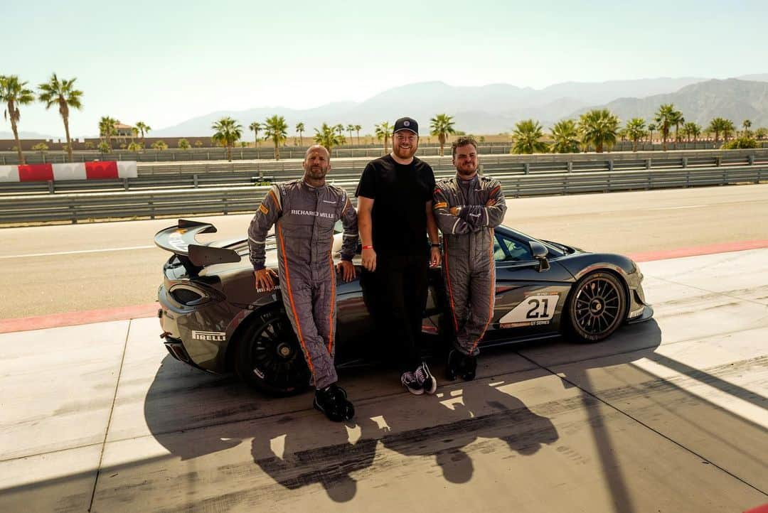 ジェイソン・ステイサムさんのインスタグラム写真 - (ジェイソン・ステイサムInstagram)「Thermal race track. @charlietadman @markgillespie @mclarenauto」9月29日 13時02分 - jasonstatham