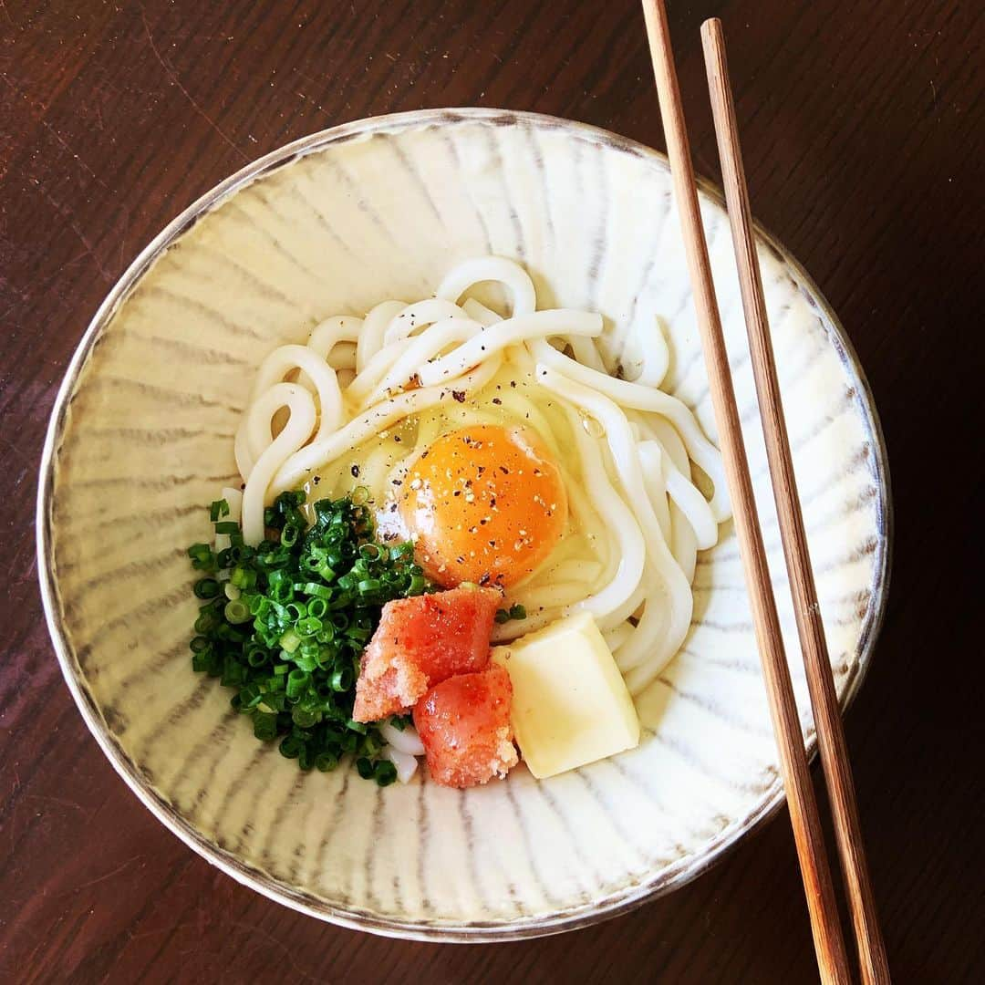 志摩有子さんのインスタグラム写真 - (志摩有子Instagram)「先日の香川土産、バカ一のうどんで明太釜玉バター。この食べ方もたまらない。すだちおろしと甲乙つけられない美味しさ。 #香川土産  #うどんばか一代  #明太釜玉バター  #明太釜玉バターうどん  #だし醤油かけて #黒胡椒必須」9月29日 13時04分 - ariko418