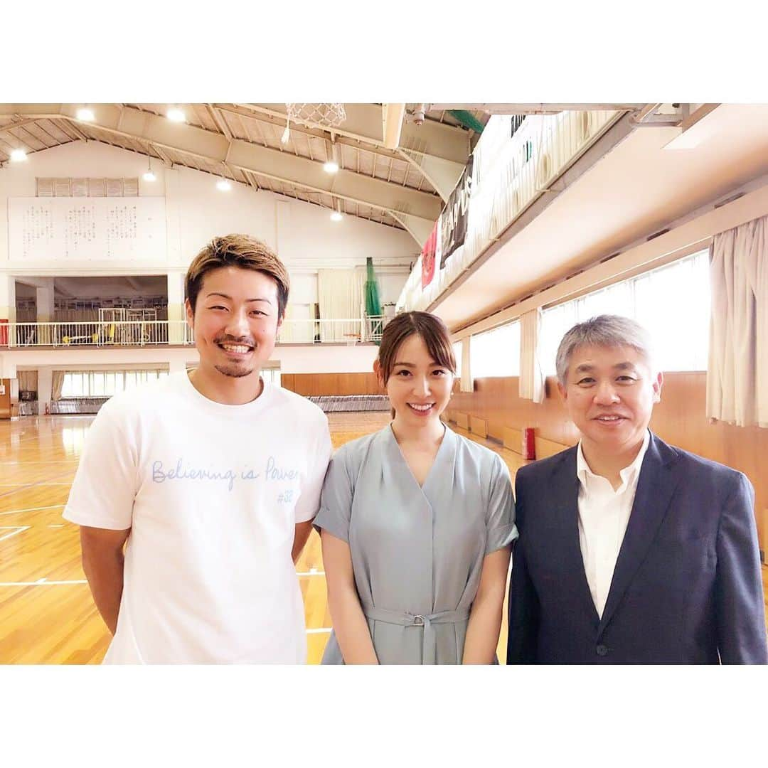 今井麻椰さんのインスタグラム写真 - (今井麻椰Instagram)「#ダブドリ vol.7 がやっと発売されましたーー☺️📗！もはやちょー懐かしい😂 . #狩野祐介 選手と #井手口監督 のインタビュアーをやらせていただいております✨ 話題の #福岡第一 ですよ！！ . ロングインタビューで、かなり読み応えたっぷりです！ . めちゃくちゃ楽しかったなー☺️ 強豪校の裏側には色んなエピソードあり✊ . 他にも魅力的な対談がいっぱい詰まってる！ ぜっっったい読んで欲しい一冊です💕 . 緑の中に大先輩の青が1人😎 @yusukekarino32 ✌️ . . #福岡 #Bリーグ #bleague #滋賀レイクスターズ #バスケットボール #basketball #高校バスケ #ウインターカップ #Bリーグを盛り上げたい #バスケ女子 #🏀」9月29日 13時14分 - maya_imai_124