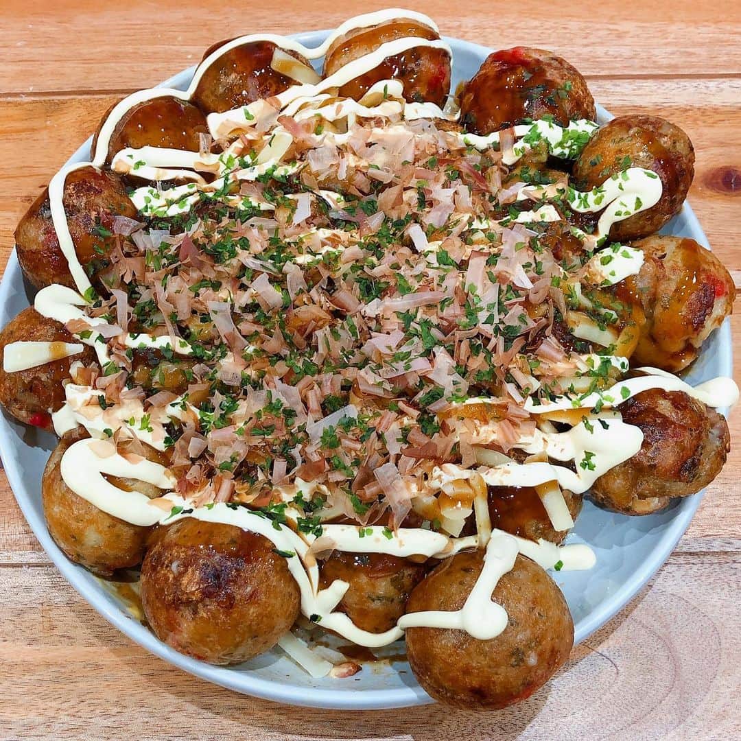 中村秀香のインスタグラム：「先日 。  某有名たこ焼き店でアルバイトをしていたという経歴を持つ、#すまたん のスタッフさんと他数名で #たこ焼きパーティー をしました！ .  ほんっとに、おいしかったです☺️✨」