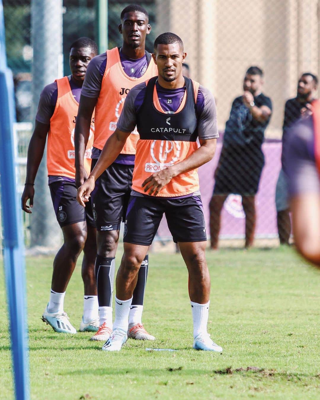 ウィリアム・ヴァンクールのインスタグラム：「Work hard, train harder 🤜🏾💜 @toulousefc」