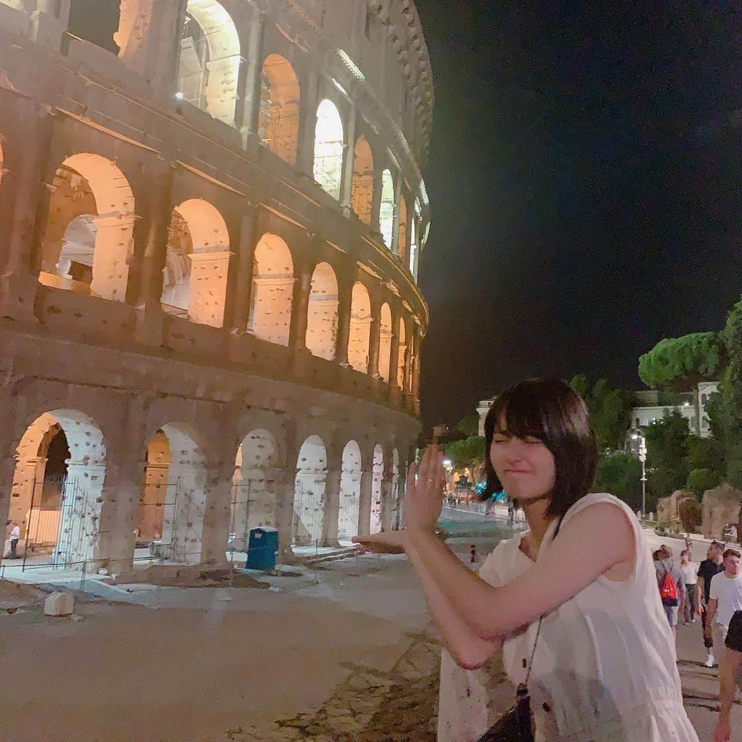 塩見珠希さんのインスタグラム写真 - (塩見珠希Instagram)「フィレンツェでは、ドゥオモに登り、 ローマではコロッセオを支えてみました。🇮🇹 ・ #旅 #trip #travel  #ローマ #roma  #イタリア #italy  #フィレンツェ #Firenze #コロッセオ #バックパッカー #バックパッカー女子  #backpack  #女子旅」9月25日 16時16分 - _shiomi6