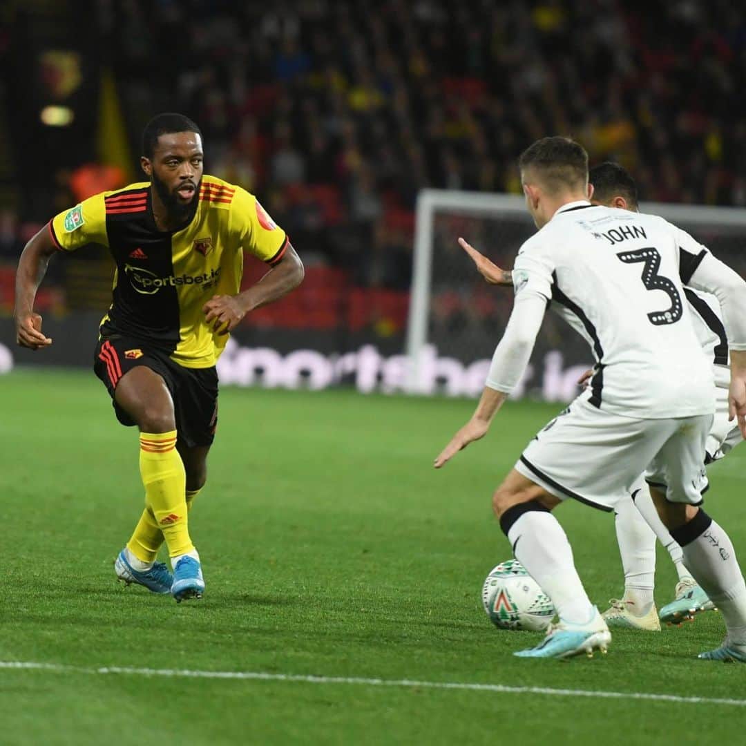 ナサニエル・チャロバーのインスタグラム：「In the hat for the next round. Well done lads. @watfordfcofficial 💪🏽💪🏽」