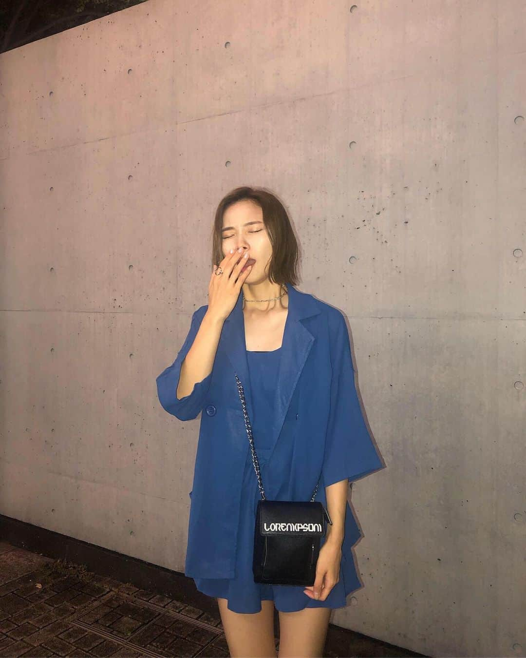 朝日奈央さんのインスタグラム写真 - (朝日奈央Instagram)「💙#あさひ私服  そろそろ秋服に切り替えないとだ🧛‍♂️ ・ ・ #cordinate#コーデ#コーディネート #fashion#ファッション#私服#私服コーデ」9月25日 16時35分 - pop_step_asahi