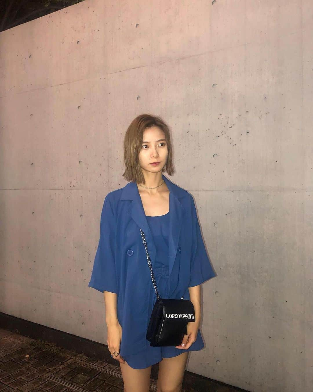 朝日奈央さんのインスタグラム写真 - (朝日奈央Instagram)「💙#あさひ私服  そろそろ秋服に切り替えないとだ🧛‍♂️ ・ ・ #cordinate#コーデ#コーディネート #fashion#ファッション#私服#私服コーデ」9月25日 16時35分 - pop_step_asahi