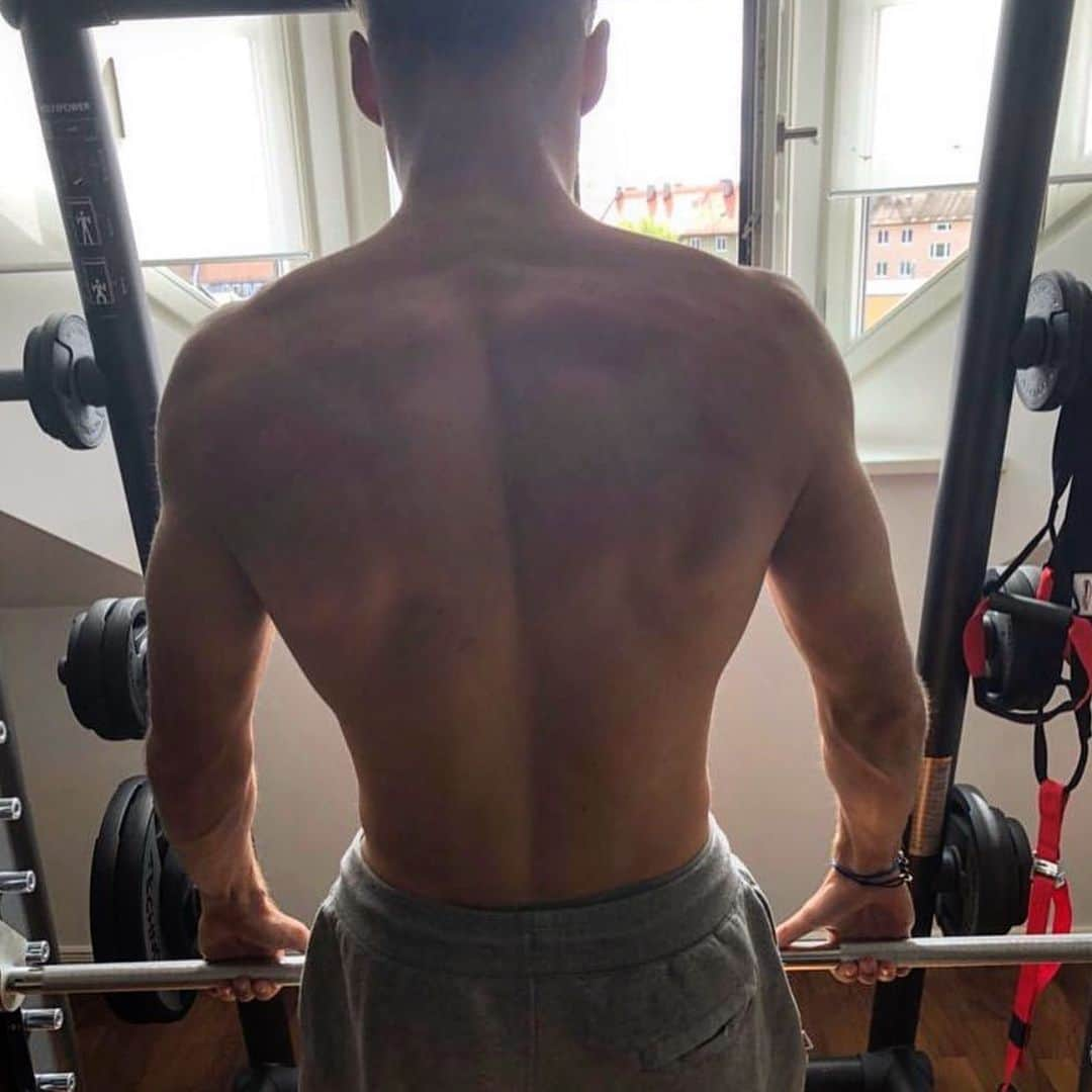 バイエルン・ミュンヘンさんのインスタグラム写真 - (バイエルン・ミュンヘンInstagram)「Guess who comes back stronger? 💪🤔 #MiaSanMia #Comebackstronger #FCBayern #Fitness #Fit #FitMotivation」9月25日 17時13分 - fcbayern