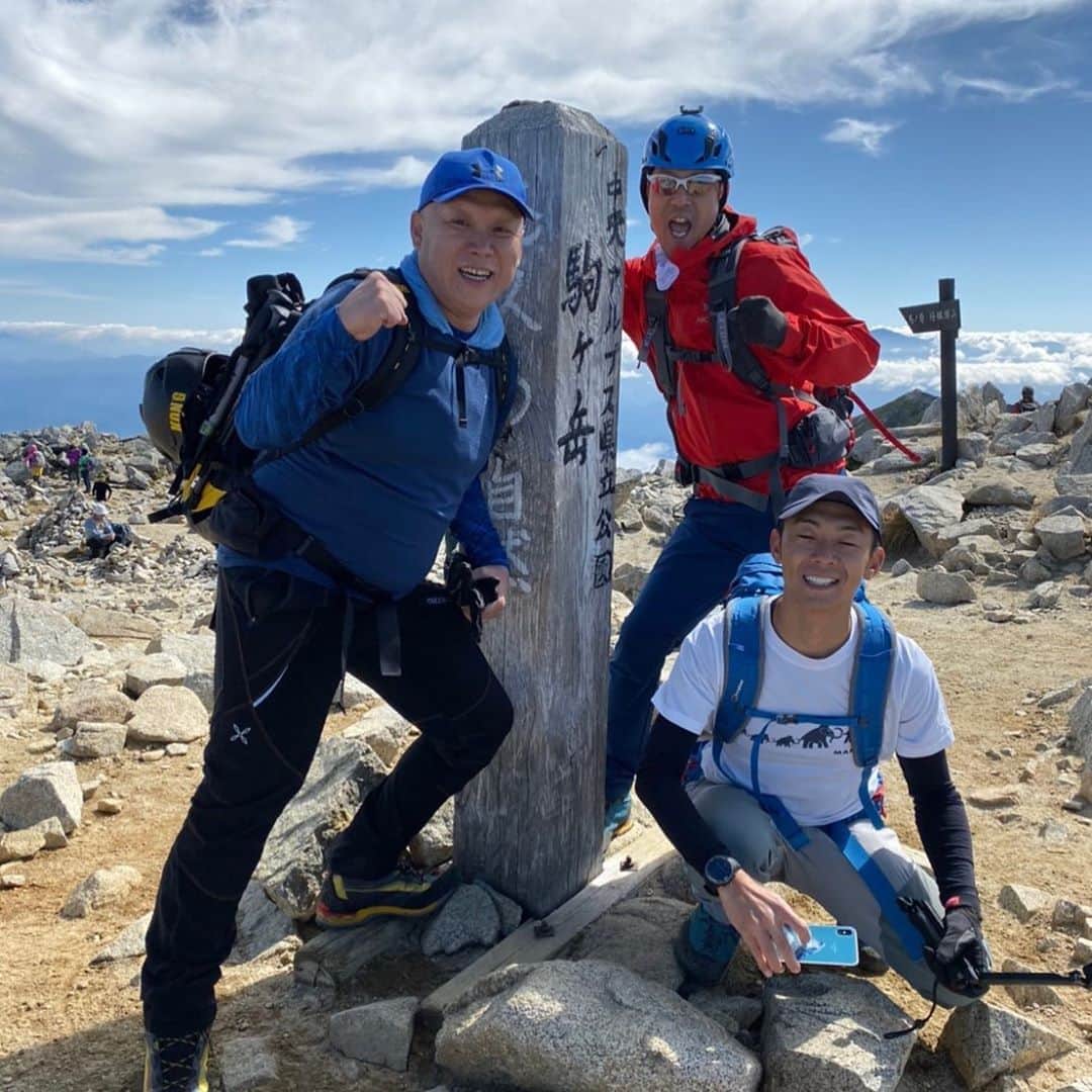 東野幸治さんのインスタグラム写真 - (東野幸治Instagram)「木曽駒ケ岳から宝剣岳へ縦走。 天気も良く。行き交う登山客の皆さんに挨拶をしました。」9月25日 17時19分 - higashinodesu
