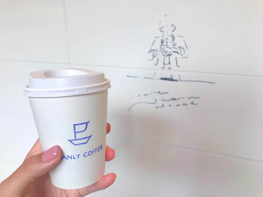 のインスタグラム：「. . 朝のコーヒー。 アイスモカ…甘すぎず美味しかった🧔 #MANLYCOFFEE #何度か通り過ぎる #路地裏コーヒー #🚢」