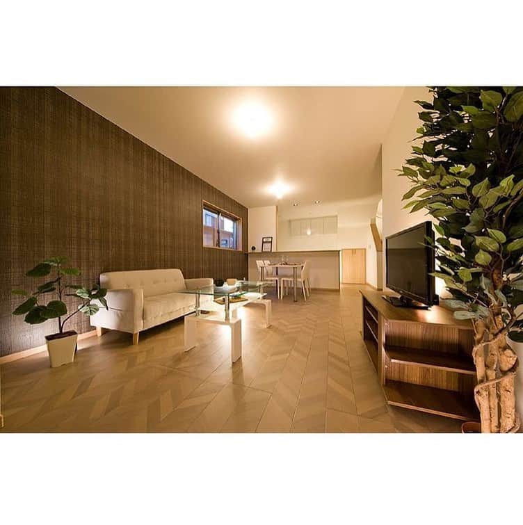 株式会社 元氣建設のインスタグラム：「#マイホーム #一戸建て#和室 #インテリア #ダイニング #キッチン #家づくり#モデルハウス #元氣建設 #元気建設 #リフォーム #リノベーション #ショールーム #住宅 #新築 #ダイニングリビング #自由設計 #注文住宅 #大阪 #myhome #interior #showhome #instahome #羽曳野市」