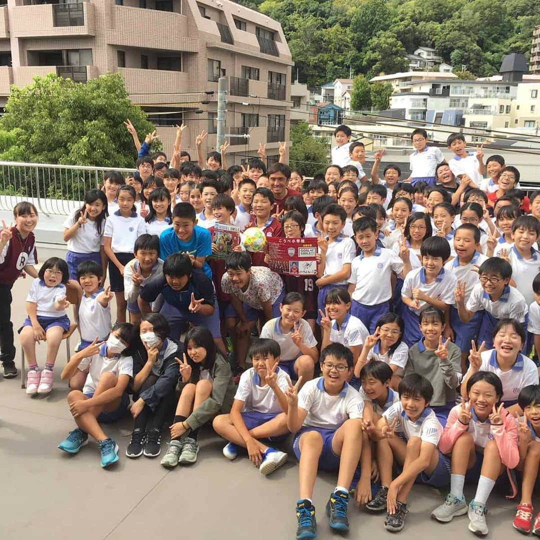 那須大亮さんのインスタグラム写真 - (那須大亮Instagram)「昨日Goal for smile企画で神戸の小学校を訪問してきました！！ 子供達の元気な姿にパワーをたくさんもらえました(^_^) 週末の試合も勝つぞ👍」9月25日 8時34分 - nasudaisuke_official