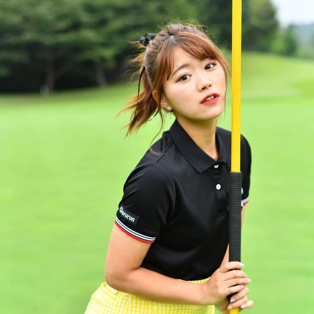 山内鈴蘭さんのインスタグラム写真 - (山内鈴蘭Instagram)「Gorurun🥰🥰🥰 お気に入り写真たち⛳️急に伝えたくなっちゃったのでお付き合いください😜 ． ． @gorurun_  プロデュースさせて頂いてます⛳️ ゴルフウェアブランド 「Gorurun-ごるらん-」 ゴルフをして居なくても 日常でも着れて、ゴルフを感じる そんなお洋服を作りたいのです😊💗 ． ． まだまだ出来る事は限られているけれど、いっぱいの”好き”を詰め込んで！お届けしたいと思っています😊 ． ． ごるらんから、私の想いが少しでも伝わりますように。ゴルフが好き！沢山のゴルフ仲間と出会い、楽しさを共有したい！ゴルフをした事がない人でも、ゴルフっていいな、ゴルフしてみたいな！と思って貰える、そんなブランドにしたいのです☺️❤️ 朝起きて伝えたくなってしまった☺️ 読んでくれてありがとう！！！ ． ． #Gorurun #ごるらん #ゴルフ #golf #ゴルフウェア #golfwear #ポロシャツ #golfer #ゴルフ女子 #gm」9月25日 8時50分 - xxsuzuranxx