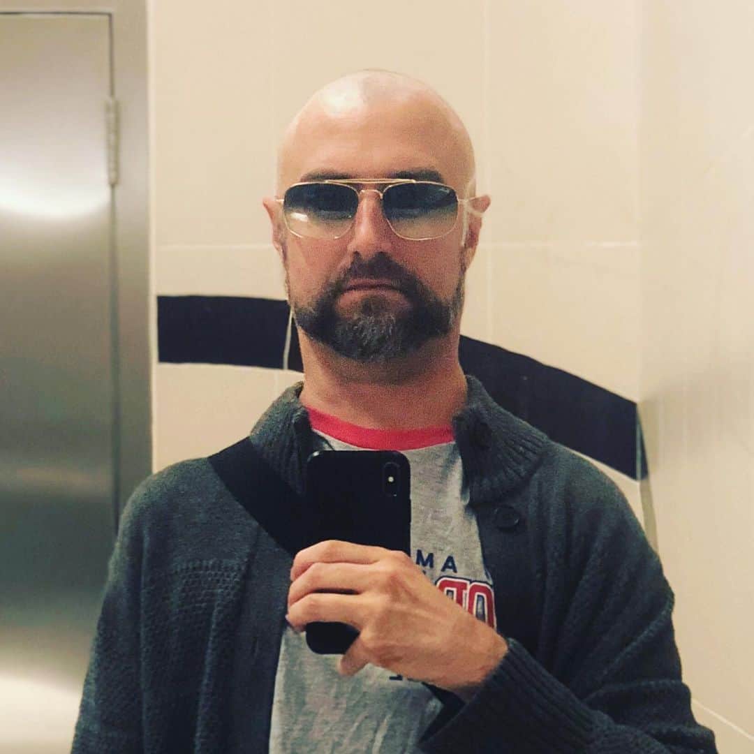 ショーン・ガンさんのインスタグラム写真 - (ショーン・ガンInstagram)「Airport bathroom selfie: Heisenberg Edition.」9月25日 9時00分 - thejudgegunn