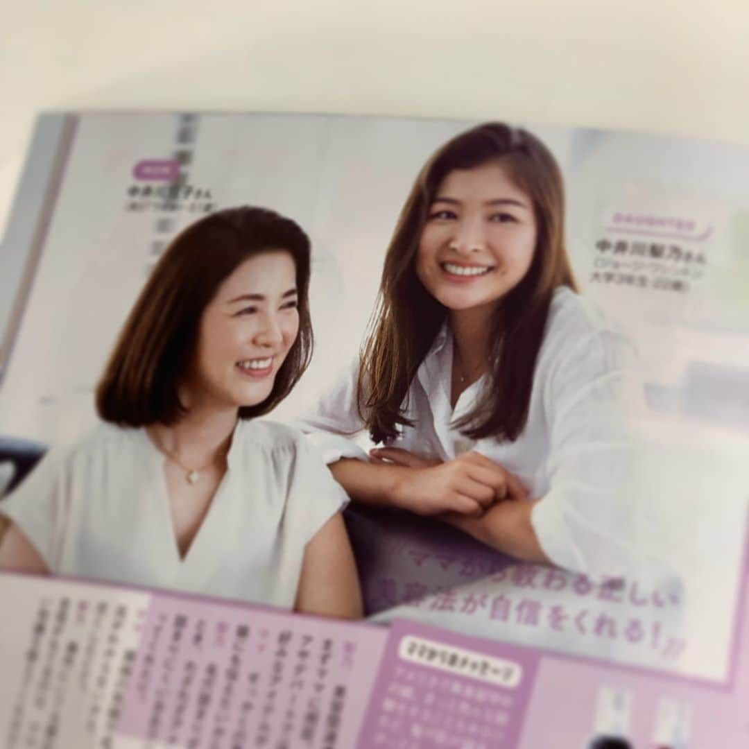 美ST編集部さんのインスタグラム写真 - (美ST編集部Instagram)「【美STファミリー雑誌掲載情報】発売したばかり❗️ @jj_official_jj JJ11月号に、美STファミリーが取材されました。 「美の英才教育❗️ママが美ST関係だと娘の美意識がすごい❗️」という、なんとも素敵な見出しを立てていただきました☺️ 出ているのは、スーパーインフルエンサーゆきちゃん @001y_k_ をお嬢さんにもつTeam美魔女4期生の秋田陽子さん @yoko.akita 、美STライターの中井川桂子、同じく美STライター奥ちゃんこと奥原京子 @kyoko_oku_ の3親娘です☺️ 娘に伝える美容は、「少しでも綺麗になって幸せになってほしい！」と願う母の愛そのもの❤️ JJ11月号p.158、是非ご覧になってくださいね☺️ ＊ #美ST編集部 #美ST #美STweb #美スト #美容 #美魔女 #親娘美容 #jj #雑誌jj #11月号 #コスメ垢 #美容垢 . ================ 美容雑誌『美ST』編集部公式Instagramアカウントです！撮影の裏側や、最新コスメ・美容情報、最新号のお知らせなどを配信中。ぜひフォローしてくださいね。 ================」9月25日 10時14分 - be_story_official