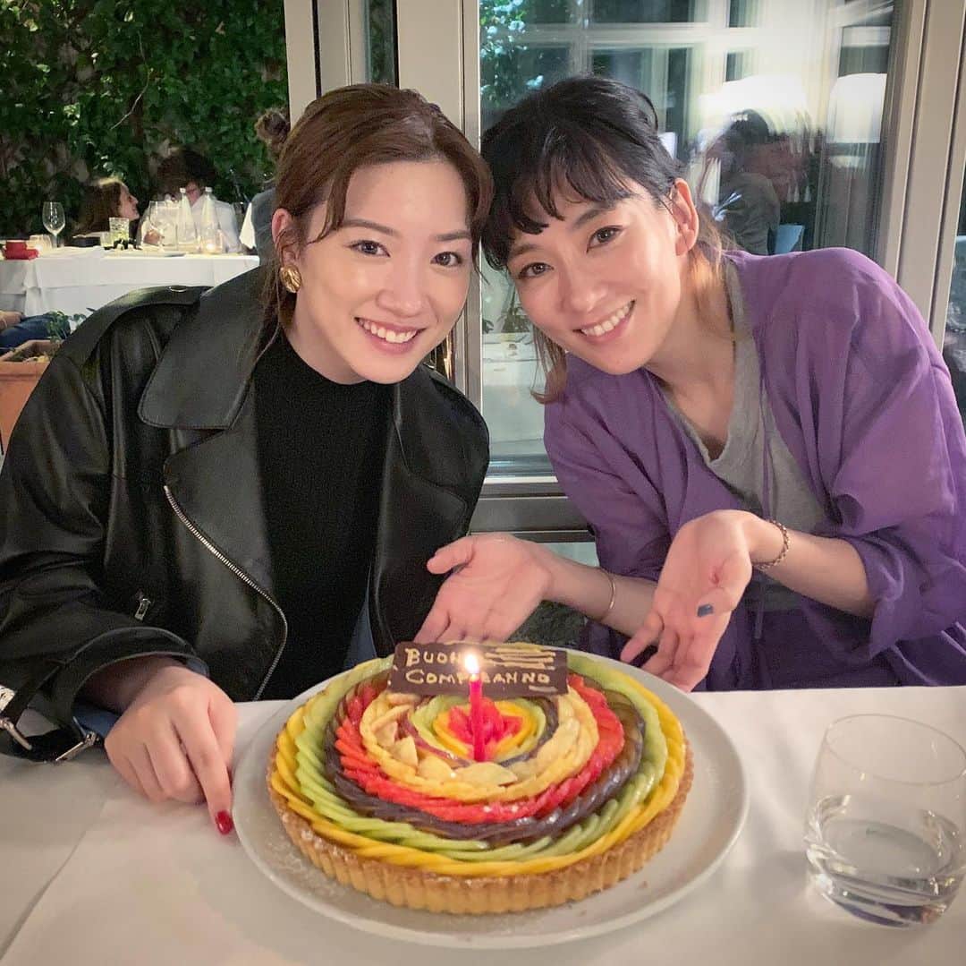 水川あさみのインスタグラム：「いつものキラキラした目のハタチの芽郁ちゃんにはこれからの未来がどう映ってるんだろう。 これからもいっぱい心の筋トレして、もっともっと素晴らしい人になってほしい。 楽しみだ☺️ 改めて、おめでとう㊗️ 写真はミラノにて🇮🇹 実はちょいとお先にお祝いしたのだよ〜。」