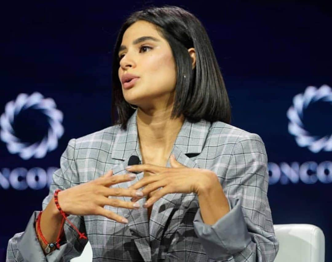 ダイアン・ゲレロさんのインスタグラム写真 - (ダイアン・ゲレロInstagram)「First Latinx Panel at @concordiasummit ✊🏽✊🏽✊🏽 re- centering humanity through activism and action.  Thank you @activistmonicaramirez for making this happen. I loved being up there with you @paoramos  @olguitasegura addressing our communities humanity and letting our leaders of the world know what we need.  Call to action:  hire us- listen to us- value our community-share our stories and stop supporting and investing in institutions and political agendas that are anti-Latinx!」9月25日 11時03分 - dianexguerrero