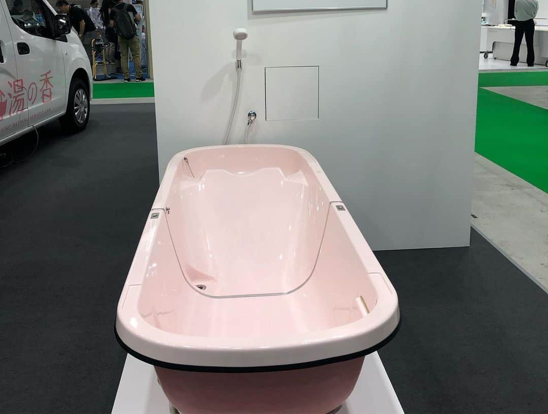 モリタさんのインスタグラム写真 - (モリタInstagram)「東京ビッグサイトにて、本日ついに国際福祉機器展H.C.R.2019がスタート！ モリタエコノスは、新型の訪問入浴車「湯の香(ゆのか)」を参考出展中です。 オプション機能として、体を洗うことを目的とした泡シャワー装置も参考出展しています。みなさんのご来場をお待ちしています。 #HCR2019#モリタエコノス#東京ビッグサイト」9月25日 11時18分 - moritagroup