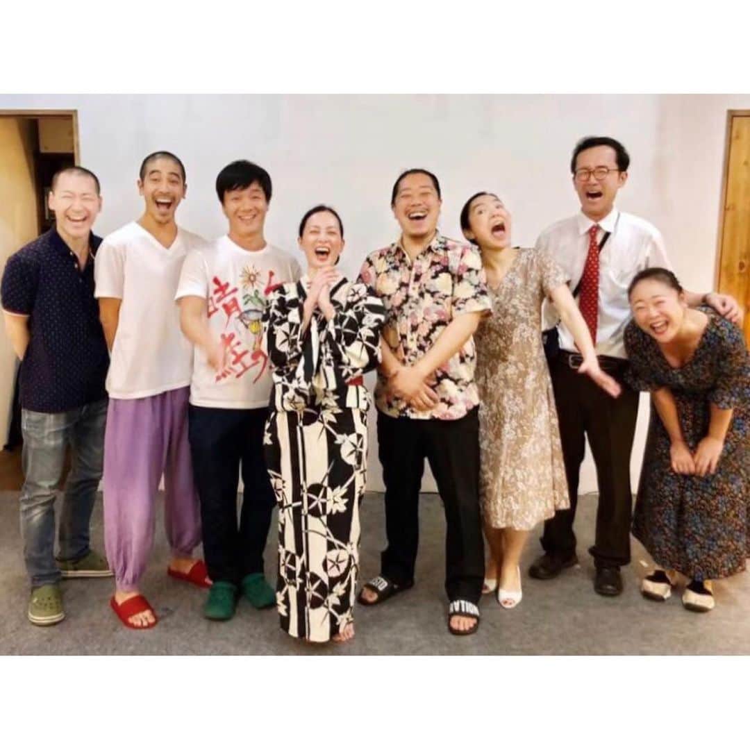 竹中友紀子さんのインスタグラム写真 - (竹中友紀子Instagram)「#地方公演弾丸ツアー  ハードスケジュールを無事に終え、東京に戻ってまいりました。 元々愛媛今治と静岡浜松での公演が決まった際に、それなら通り道の名古屋でぜひ名古屋公演をやりたい！という私の達ての希望をたくさんの方々のお力をお借りして実現することができ、心より感謝しています。本当にありがとうございました。 写真はその名古屋公演終演後。会場は私の所属事務所ジオットのスタジオ。所属モデルのみなサマや私が名古屋時代からお世話になっている方々、名古屋からいつも応援してくださっている方々にお越しいただきました。 またいつかお芝居で名古屋に帰れるようがんばってまいりますので、応援よろしくお願いいたします。」9月25日 11時22分 - yukikotakenaka_official