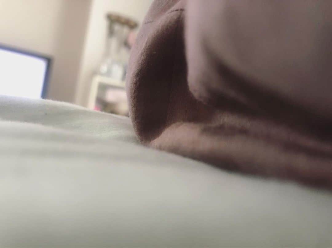 朝日奈丸佳さんのインスタグラム写真 - (朝日奈丸佳Instagram)「朝、手探りでスマホのアラームをとめようとしたら、写真を撮っていたらしい。」9月25日 11時29分 - madoka_maru_hina