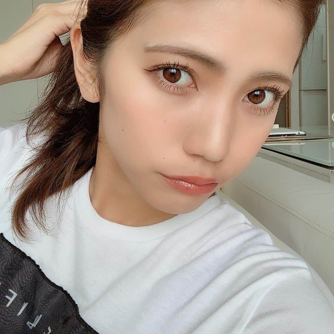 Marika Kajiwaraさんのインスタグラム写真 - (Marika KajiwaraInstagram)「swipe▷▶︎▷ 美容液について🌙♡ ＊ これは最近新しくゲットした RIKKAのエッセンスフォーバイタルボディ ってゆう美容液♡ @rikka_cosmetics ＊ もう20代後半になったから エイジングケアを始めてて、 これもその１つ♡ シワやたるみを改善して 引き締めるような効果があるよ🙆🏻‍♀️ ＊ 私はお風呂上がりに体と 顔にも使えるから顔にも塗ってる✨ ＊ ＊ ボトルがオシャレやから ドレッサーに置いてても可愛くて お気に入りです☺️ ＊ ＊ ＊ #リッカ #RIKKA #rikkaエッセンスフォーバイタルボディ #美容液 #スペシャルケア #お気に入りスキンケア #エイジングケア #ボディ美容液 #like #pr #instagood」9月25日 12時06分 - marika__kw