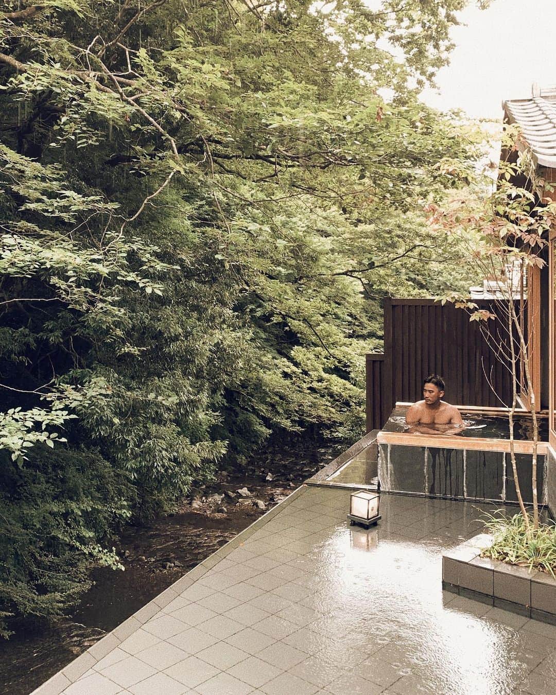 三浦大地さんのインスタグラム写真 - (三浦大地Instagram)「日本の良いところは温泉が沢山あること。  温泉は最強の浄化とアーシングです。  出来る事なら毎週入りたい。  #温泉 #湯河原 #奥湯河原結唯」9月25日 17時49分 - daichi_1127