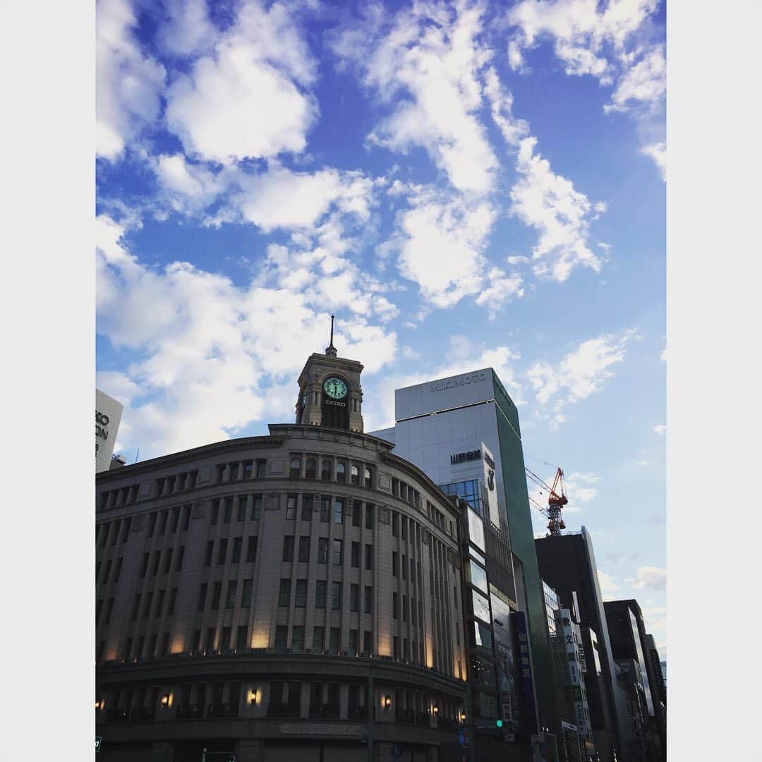 春香さんのインスタグラム写真 - (春香Instagram)「今朝は撮影のため、AM6:00に銀座四丁目交差点へ😉  東京名所でもあるこの場所ですが、都内にいてもこの時間に来ることはあまりないので、観光気分になります😆  #ginza #銀座  #銀座四丁目 #銀座四丁目交差点」9月25日 12時19分 - haruka__official