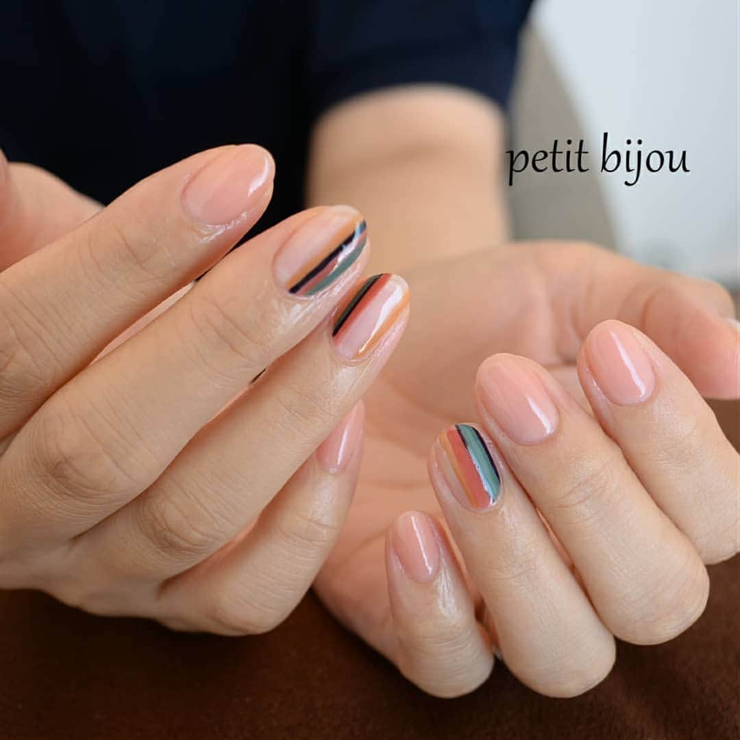 Ayumiさんのインスタグラム写真 Ayumiinstagram 秋色ストライプ フラット仕上げでしなやかに ネイル ネイルサロン ネイルアート ネイルデザイン アート ジェルネイル 作品 Petitbijou Nail Nail Nailsalon Nailart Artworks Art Gelnails