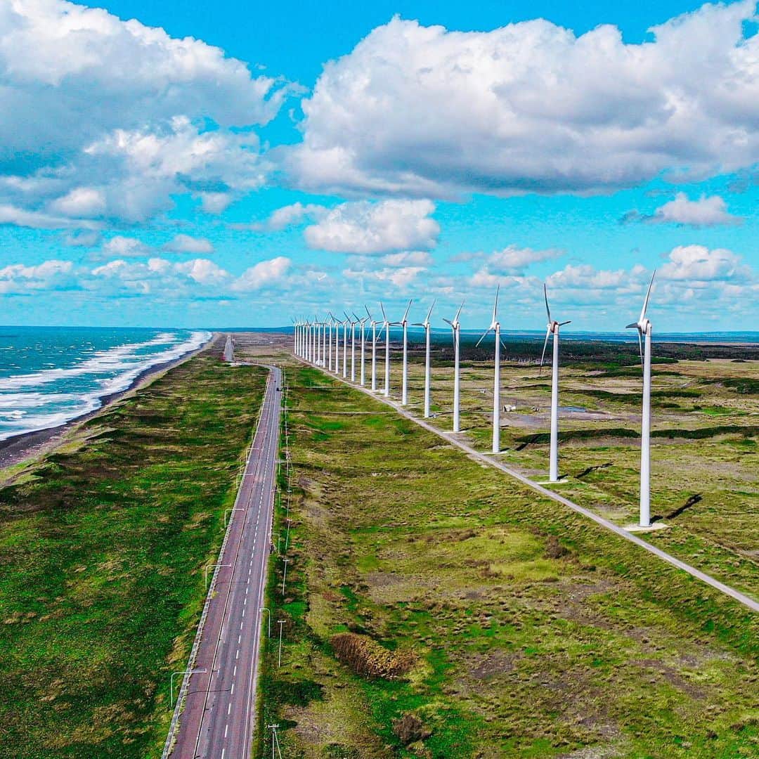 おのだまーしーのインスタグラム：「風力発電の風車が好きなんだけど分かる人いるかな🤔 #オトンルイ風力発電所 #天塩」