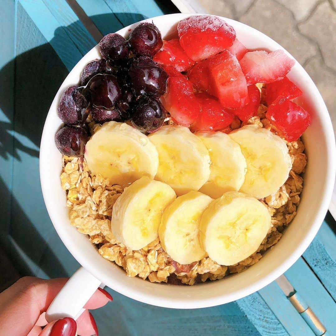 梅谷安里さんのインスタグラム写真 - (梅谷安里Instagram)「morning❤︎ 美味しいアサイーボウルの店見つけた🤤🍒 ハマりそう！！！ #acaibowl#acai #hawaii#アサイーボウル #ハワイ#モーニング #カフェ」9月25日 13時01分 - anriworld