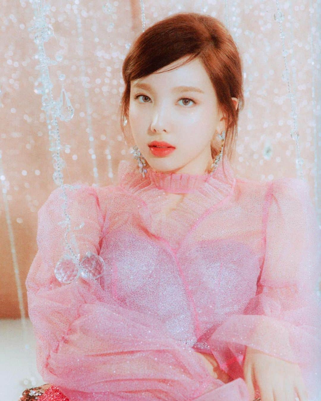 ナヨンさんのインスタグラム写真 - (ナヨンInstagram)「[SCAN] 🐰 ‘Feel Special’ Photobook A ver. 💕 © Vampire Twice #TWICE #트와이스 #NAYEON #나연」9月25日 14時45分 - twicenayeon