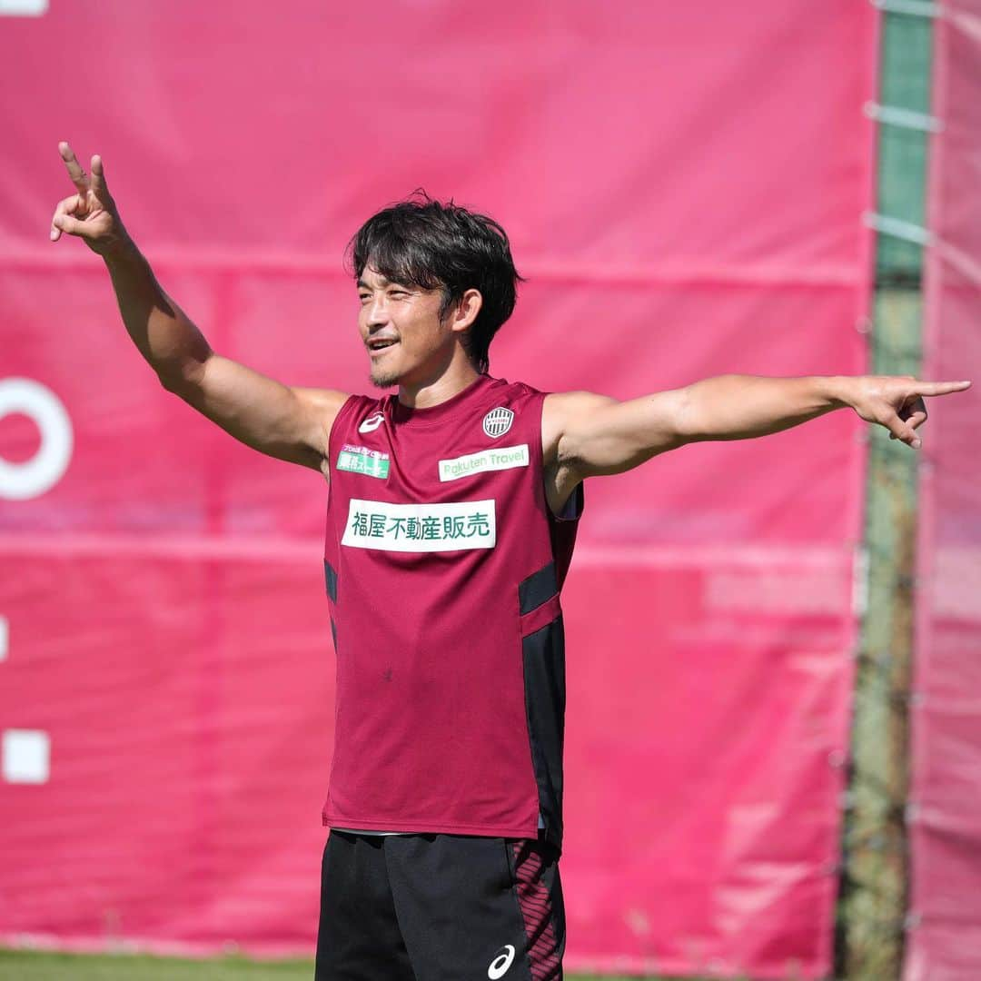 ヴィッセル神戸さんのインスタグラム写真 - (ヴィッセル神戸Instagram)「今日も笑顔で！😄✌🏼 Training with a smile! 😄✌🏼 . #vissel #visselkobe #ヴィッセル神戸 #WeAreKobe #一致団結 #Kobe #神戸 #Dankler #Sakai #Gotoku #Villa #DavidVilla #Nishi #Daigo #Oumari #ダンクレー #ダビドビジャ #ビジャ #酒井高徳 #西大伍 #ジョアンオマリ」9月25日 15時03分 - visselkobe