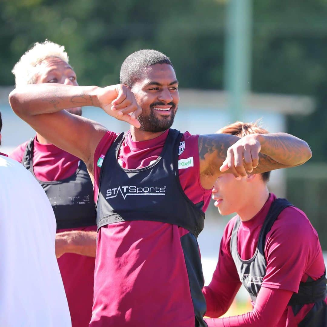 ヴィッセル神戸さんのインスタグラム写真 - (ヴィッセル神戸Instagram)「今日も笑顔で！😄✌🏼 Training with a smile! 😄✌🏼 . #vissel #visselkobe #ヴィッセル神戸 #WeAreKobe #一致団結 #Kobe #神戸 #Dankler #Sakai #Gotoku #Villa #DavidVilla #Nishi #Daigo #Oumari #ダンクレー #ダビドビジャ #ビジャ #酒井高徳 #西大伍 #ジョアンオマリ」9月25日 15時03分 - visselkobe